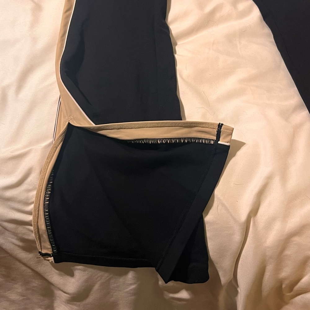 White fox boutique Sarah’s day flare leggings
